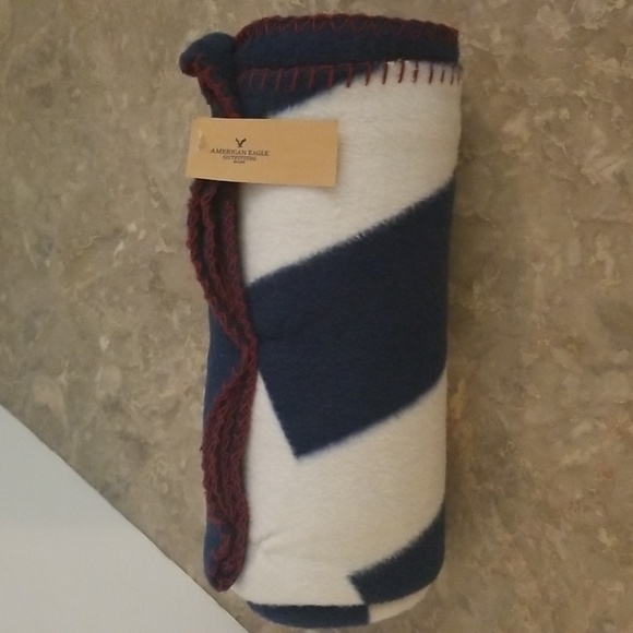 American Eagle Outfitters Logo Fleece Throw blanket - Picture 1 of 4